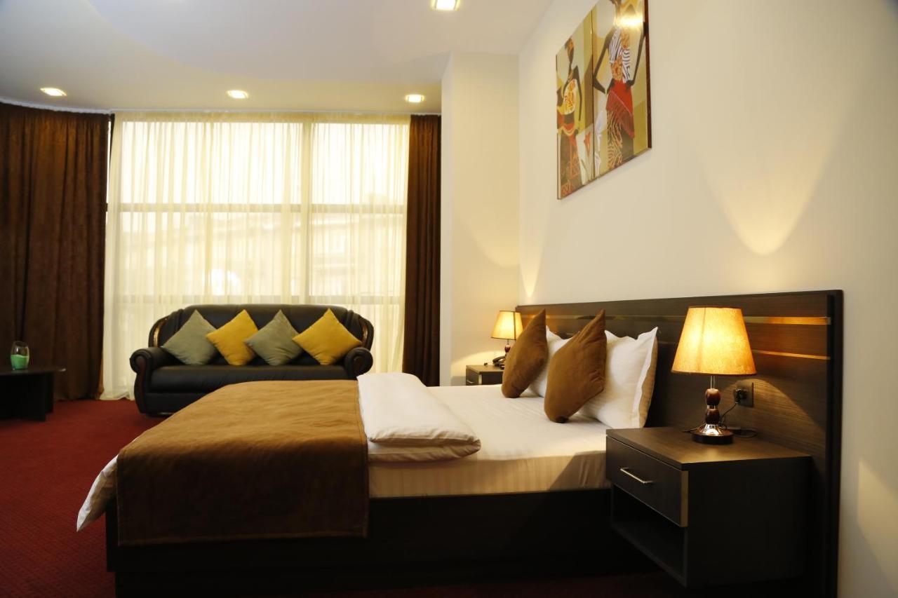 Tomu'S Hotel Gyumri ภายนอก รูปภาพ