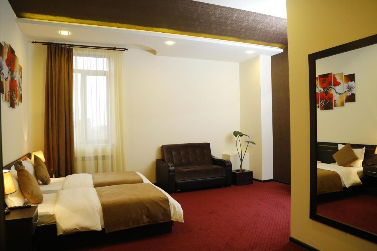 Tomu'S Hotel Gyumri ภายนอก รูปภาพ