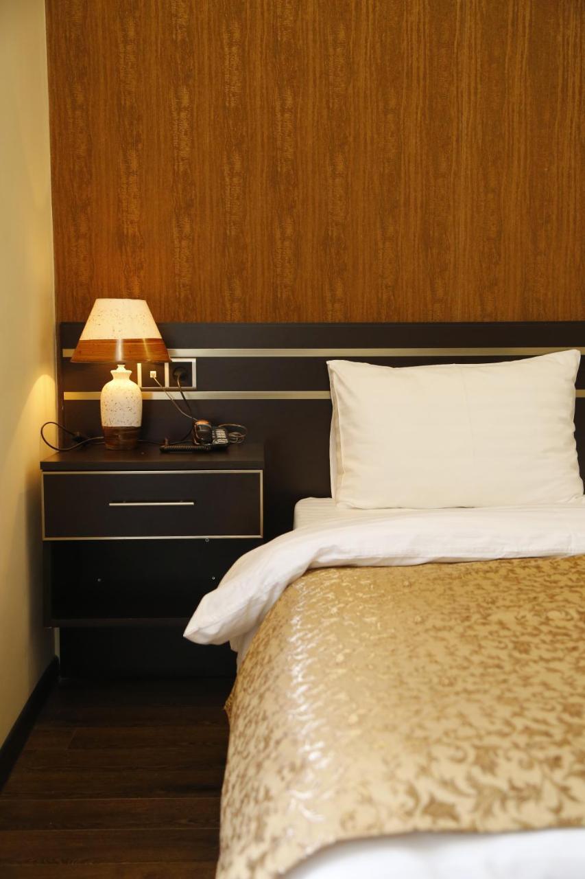 Tomu'S Hotel Gyumri ภายนอก รูปภาพ