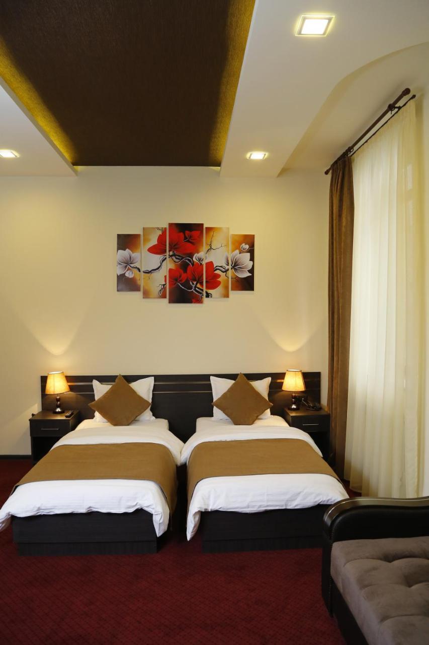 Tomu'S Hotel Gyumri ภายนอก รูปภาพ