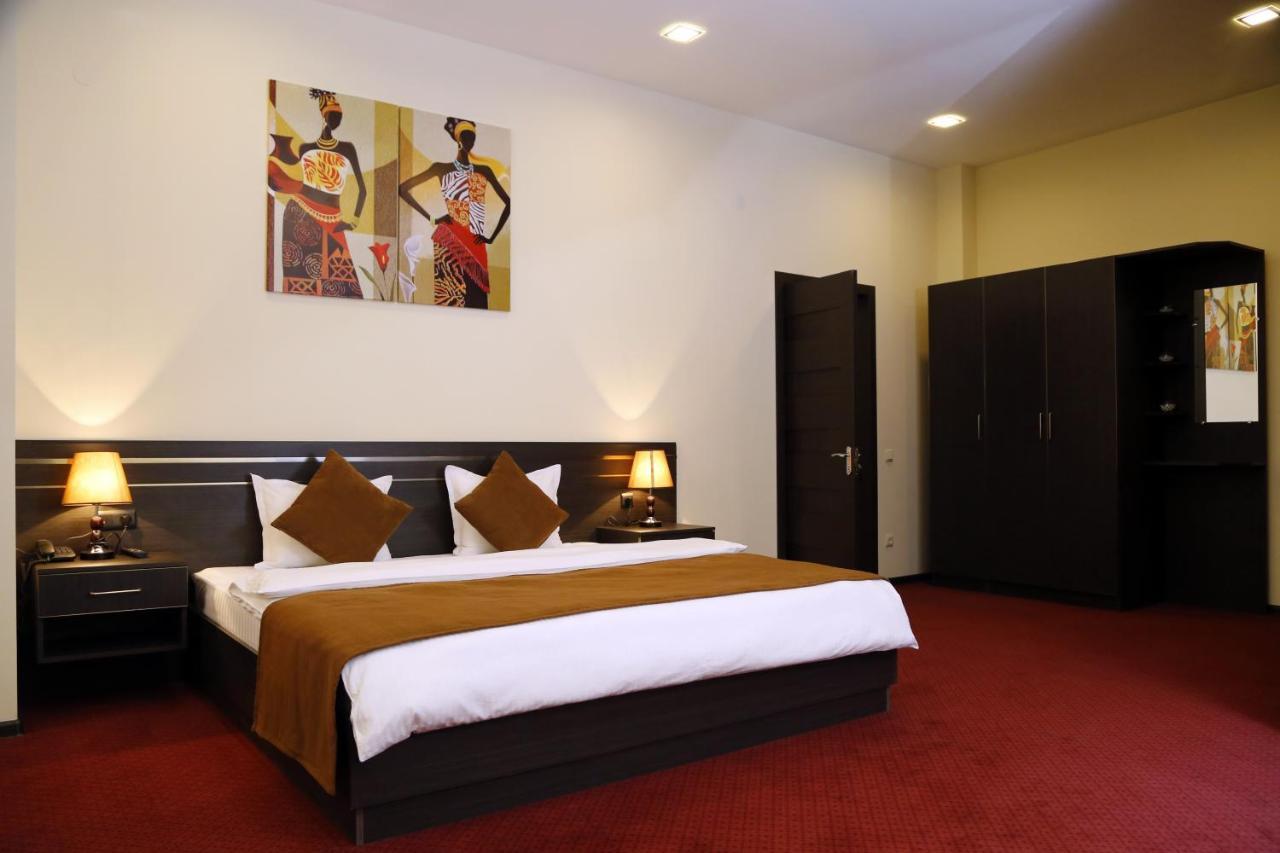 Tomu'S Hotel Gyumri ภายนอก รูปภาพ