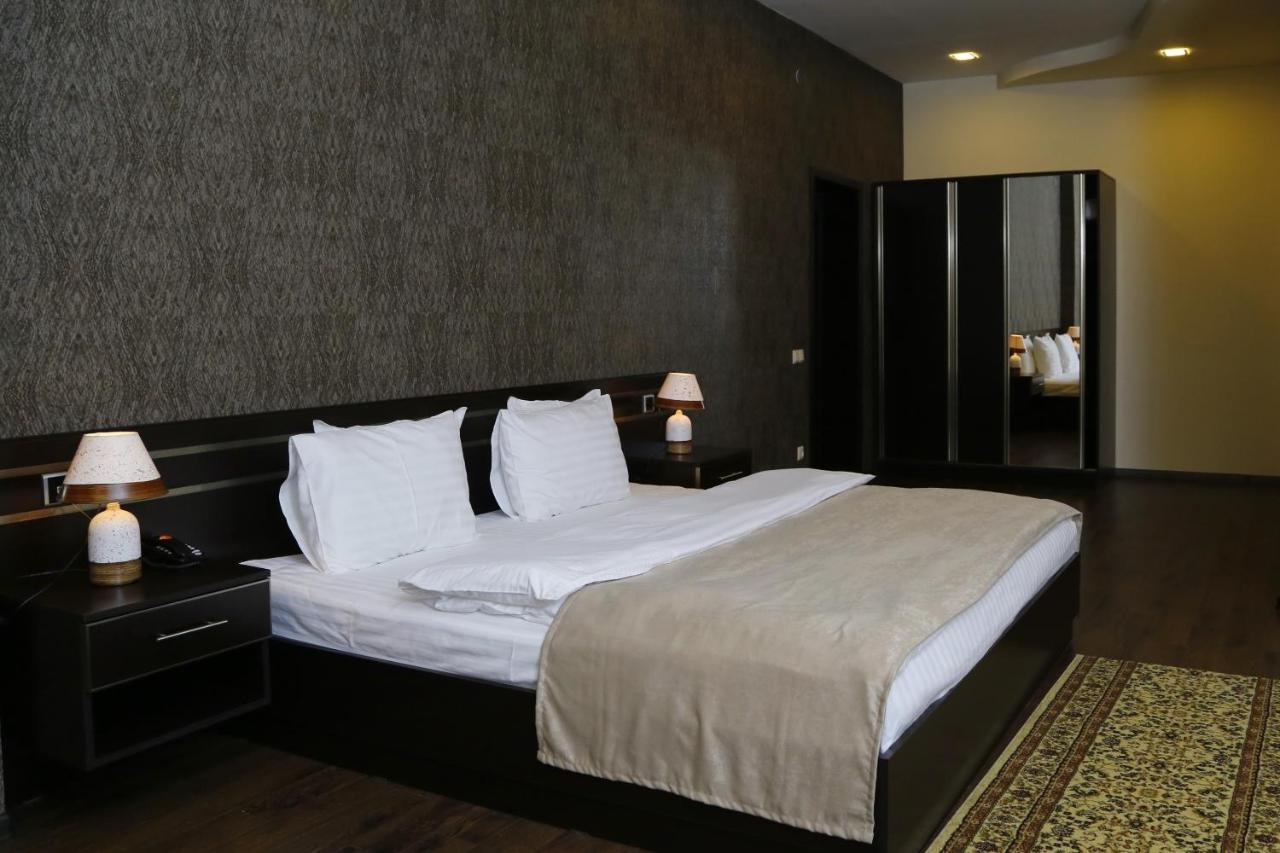 Tomu'S Hotel Gyumri ภายนอก รูปภาพ