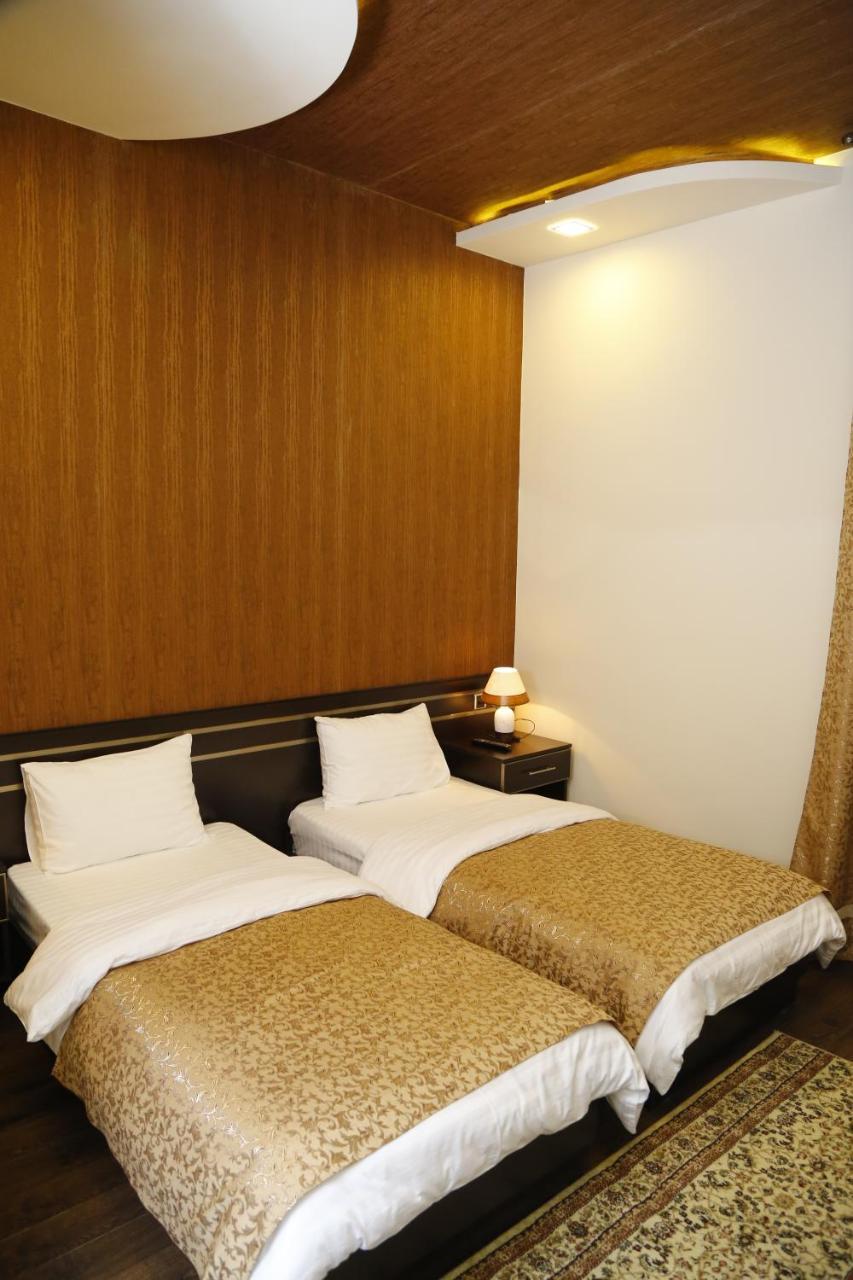 Tomu'S Hotel Gyumri ภายนอก รูปภาพ
