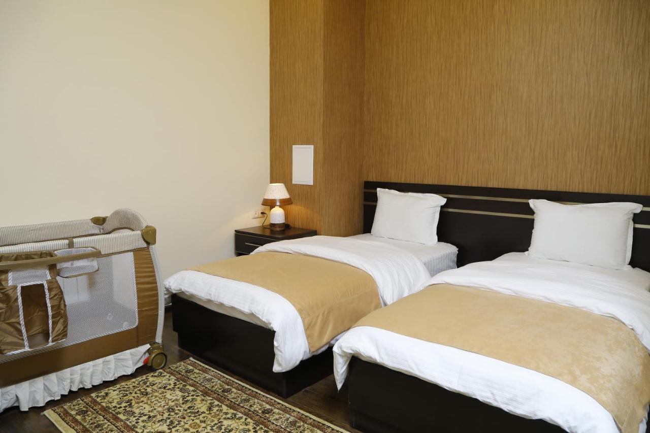 Tomu'S Hotel Gyumri ภายนอก รูปภาพ