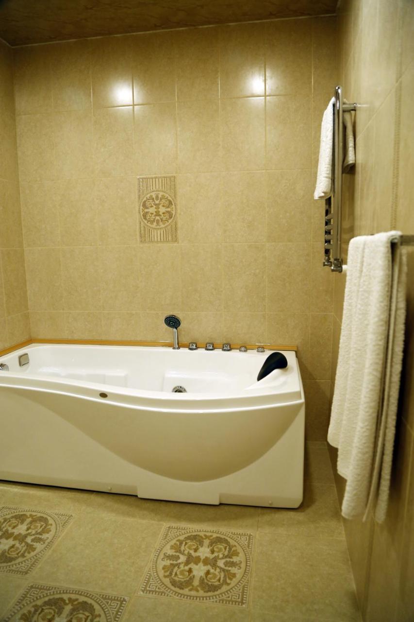 Tomu'S Hotel Gyumri ภายนอก รูปภาพ
